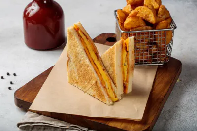 EGG AND CHEESE SANDWICH