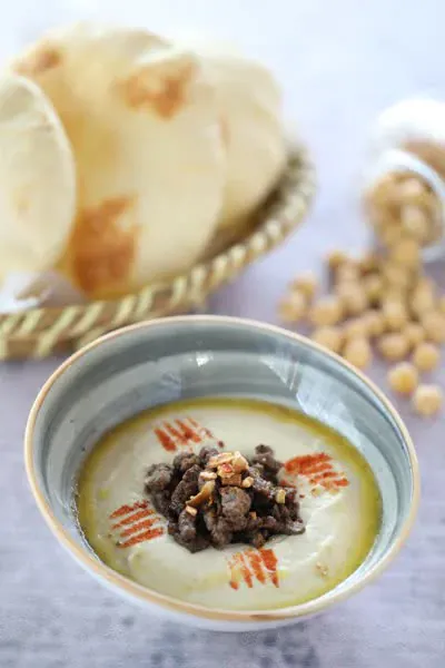 HUMMUS WITH BEEF
