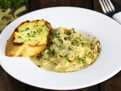 CHICKEN FETTUCCINI ALFREDO